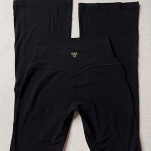 Aritzia Golden Butter Black High-Rise Leggings